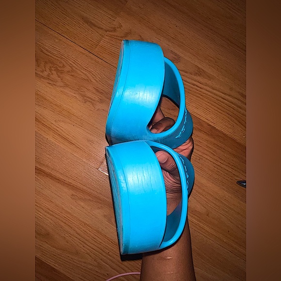 Blue Balenciaga Pool Slides - Picture 5 of 6